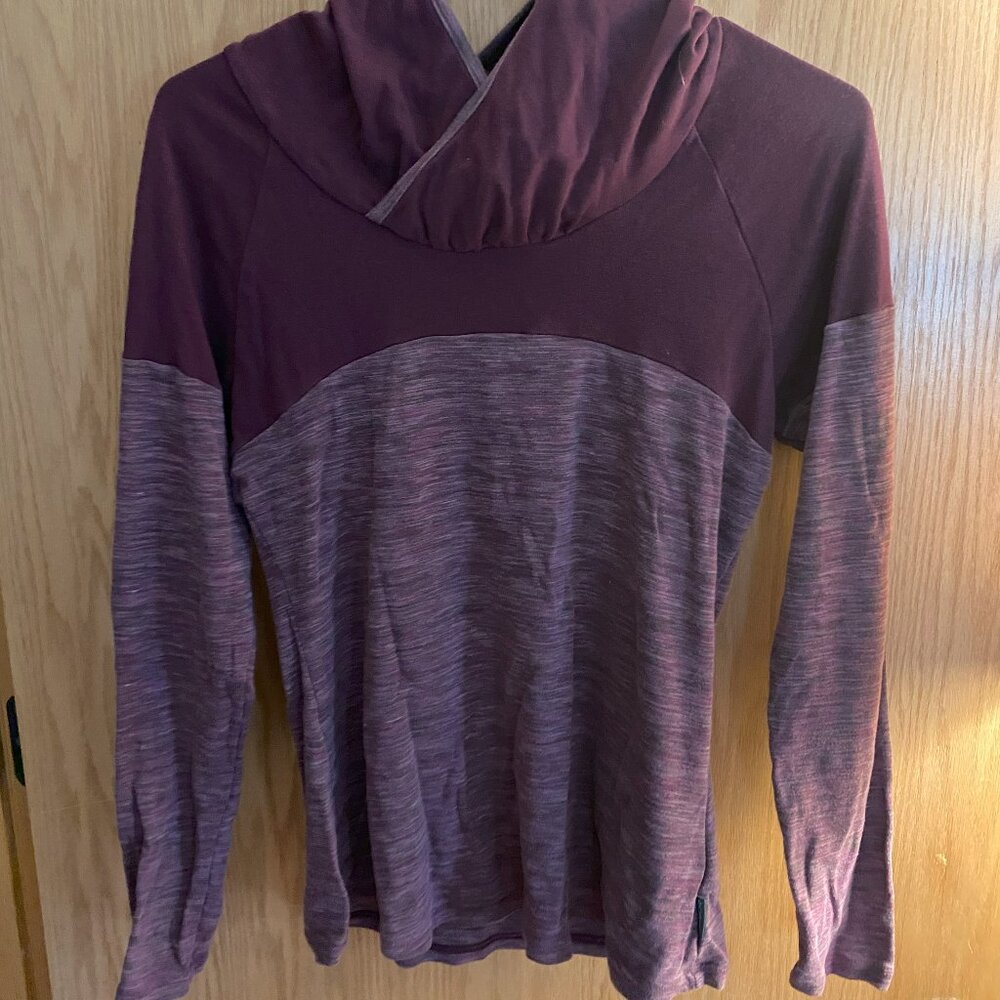 Columbia two-tone long sleeve hooded shirt, Size M